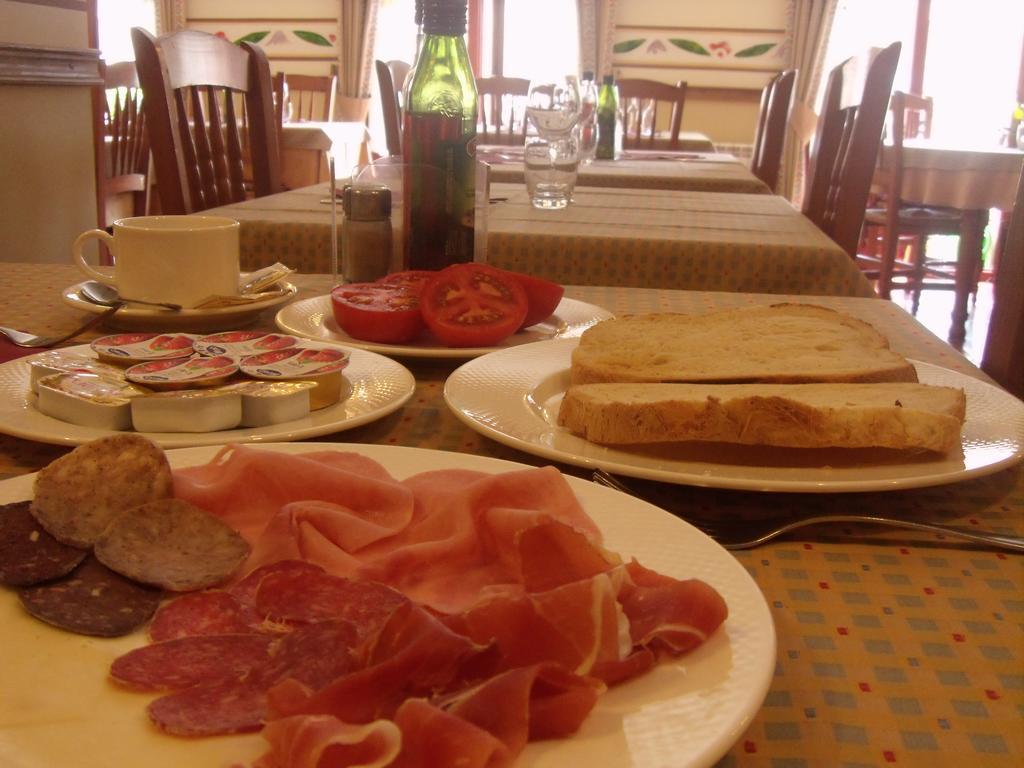 Hotel La Botiga Prades Bagian luar foto