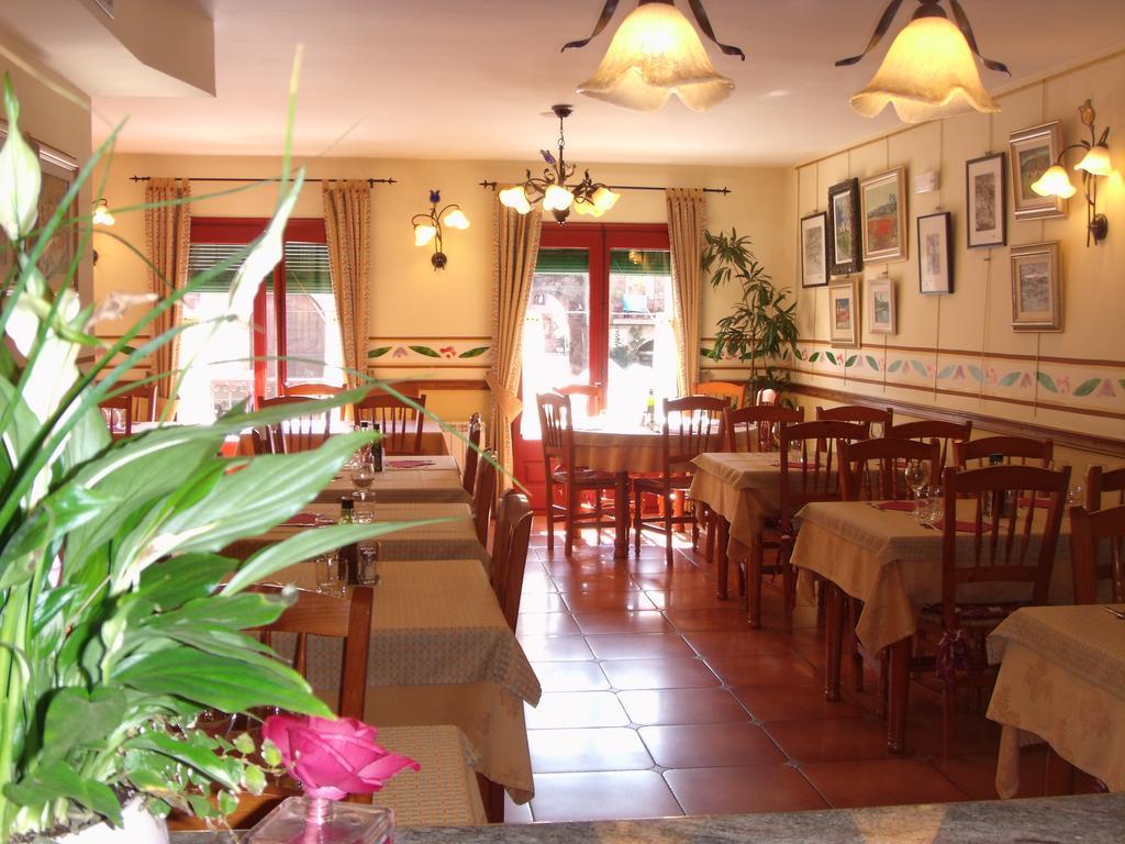 Hotel La Botiga Prades Bagian luar foto