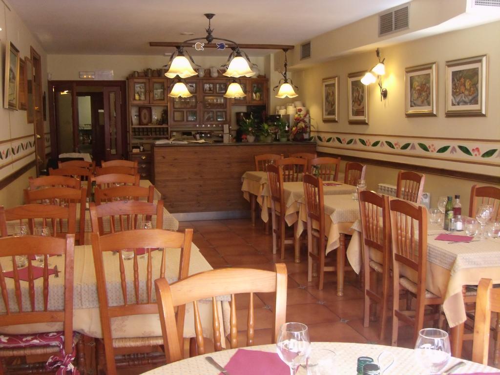 Hotel La Botiga Prades Bagian luar foto